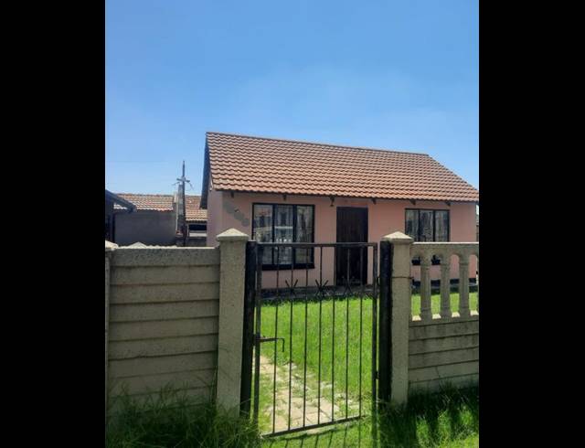 2 BEDROOM HOUSE FOR SALE IN SEBOKENG UNIT 17